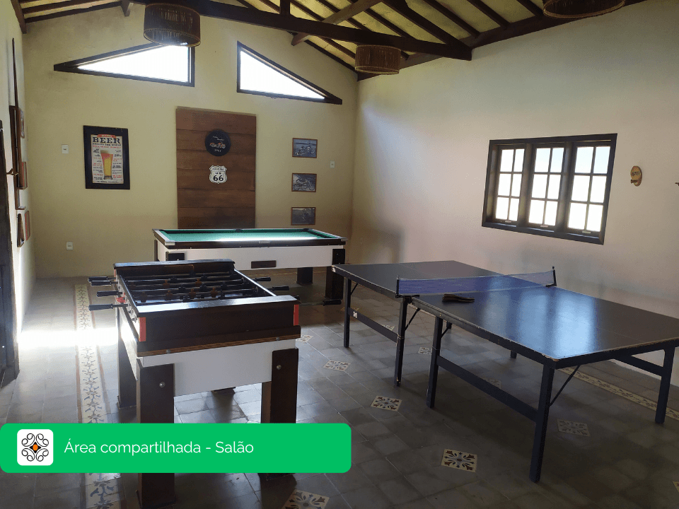 Sala de jogos com sinuca, pebolim e ping-pong no Recanto Cravo e Canela, Itatiaia